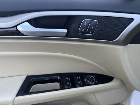 Used 2016 Ford Fusion SE w/ Equipment Group 202A FWD image 8