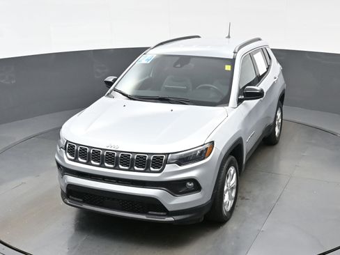 Used 2024 Jeep Compass Latitude image 36