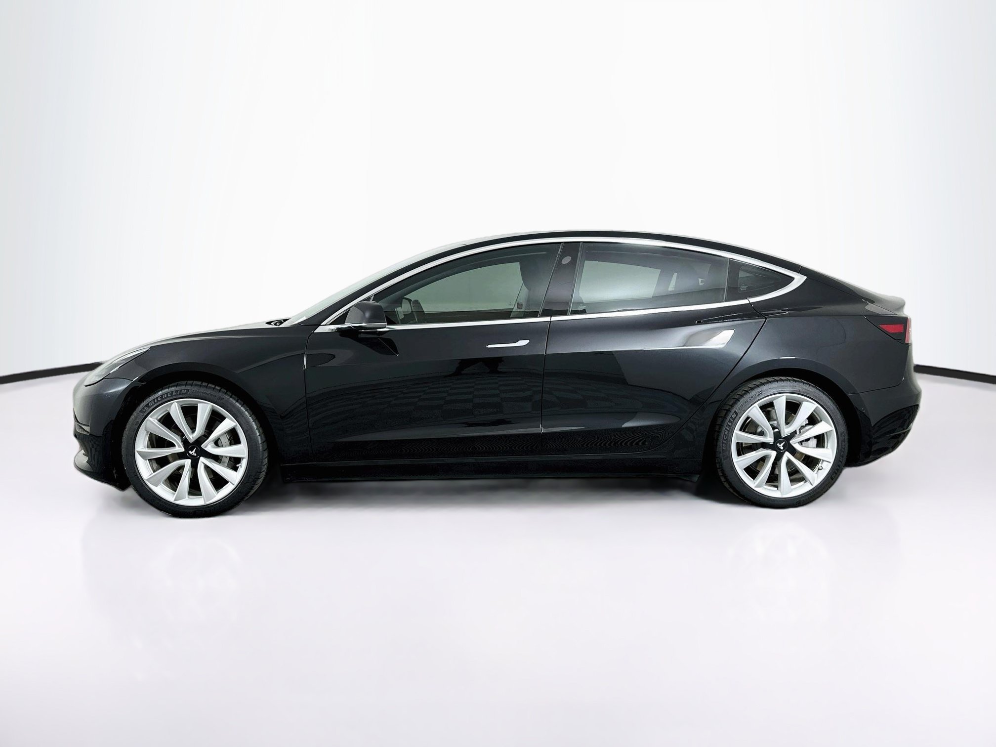 Used 2018 Tesla Model 3 Long Range RWD image 4