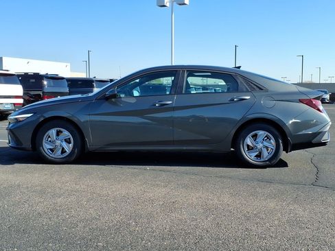 New 2026 Hyundai Elantra SE FWD image 2
