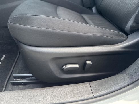 Used 2025 Nissan Altima 2.5 SV FWD image 12