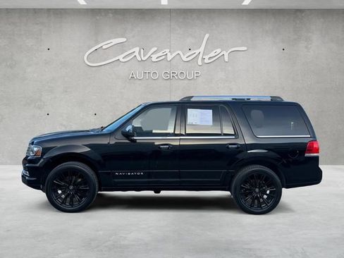 Used 2017 Lincoln Navigator Select image 13