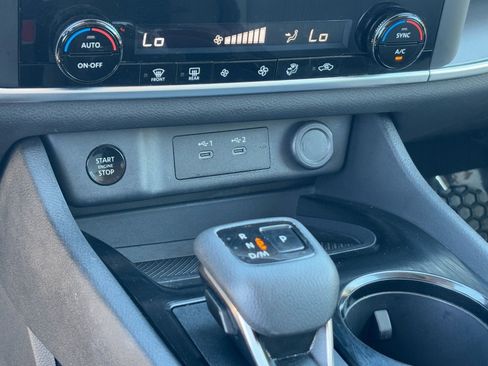 Used 2025 Nissan Rogue SV image 26