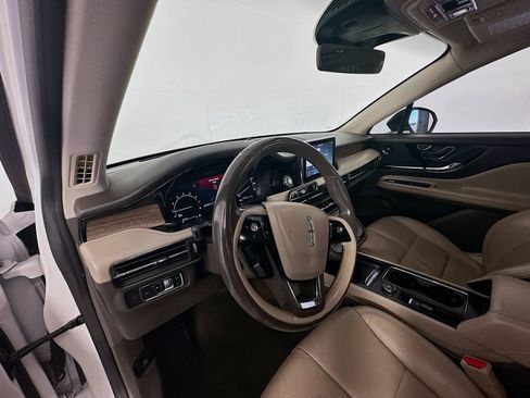 Used 2020 Lincoln Corsair Reserve w/ Appearance Package FWD image 9