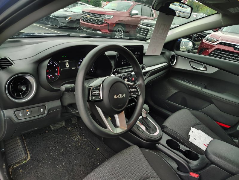 Used 2024 Kia Forte LXS w/ LXS Technology Package FWD image 11