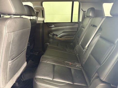Used 2019 Chevrolet Suburban LT image 40