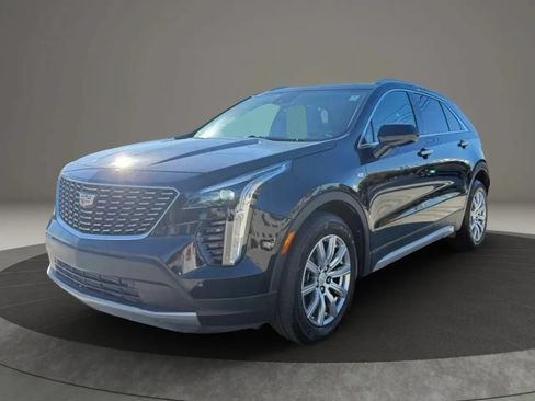 Used 2020 Cadillac XT4 Premium Luxury w/ Cold Weather Package AWD/4WD image 3