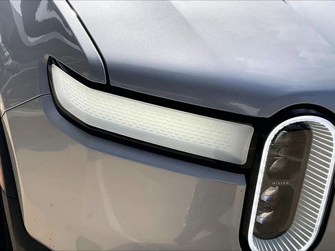 Used 2024 Rivian R1T Adventure image 27