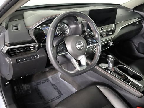 Used 2023 Nissan Altima 2.0 SR FWD image 27