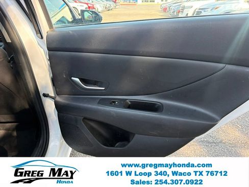 Used 2025 Hyundai Elantra SE FWD image 26