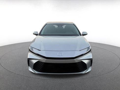 Used 2025 Toyota Camry LE image 4