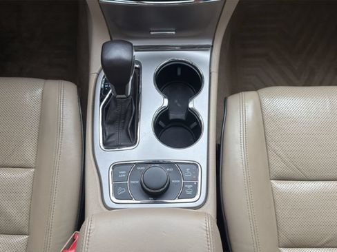 Used 2019 Jeep Grand Cherokee Overland AWD/4WD image 20