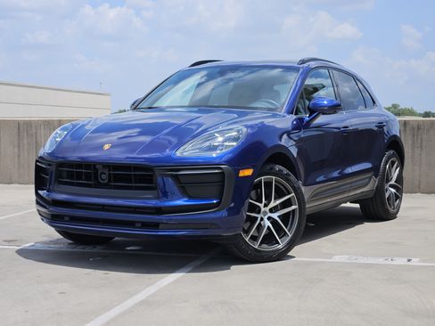 Certified 2026 Porsche Macan AWD/4WD image 1