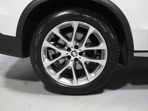 Certified 2024 BMW X5 xDrive40i w/ Premium Package AWD/4WD image 39