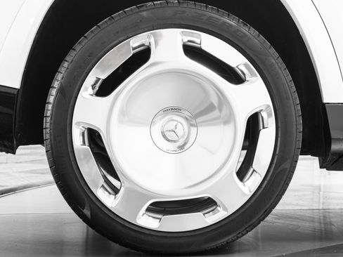 Used 2024 Mercedes-Benz Maybach GLS 600 4MATIC image 50