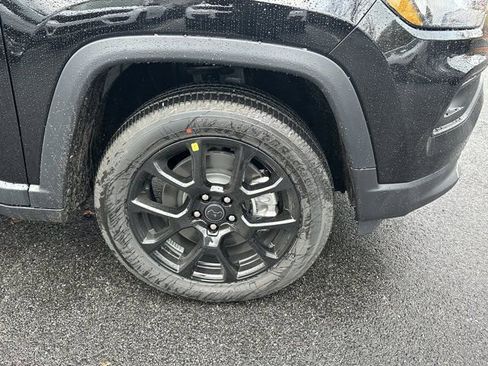 New 2026 Jeep Compass Latitude image 13