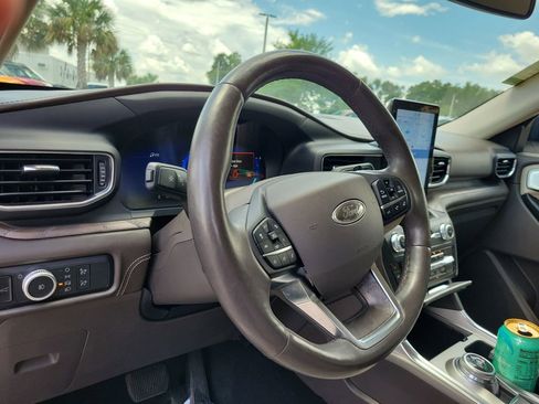 Used 2020 Ford Explorer Platinum w/ Premium Technology Package AWD/4WD image 18