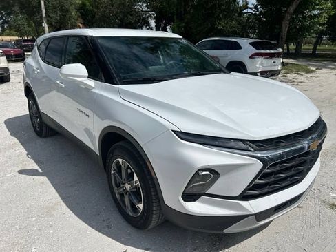 Used 2025 Chevrolet Blazer LT FWD image 1