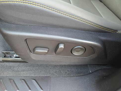 Used 2023 Chevrolet Colorado ZR2 w/ ZR2 Convenience Package III AWD/4WD image 32