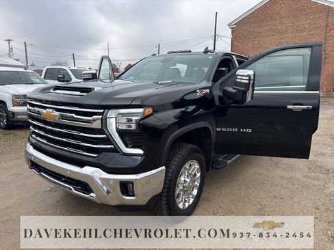 Used 2025 Chevrolet Silverado 2500 LTZ w/ LTZ Plus Package image 31