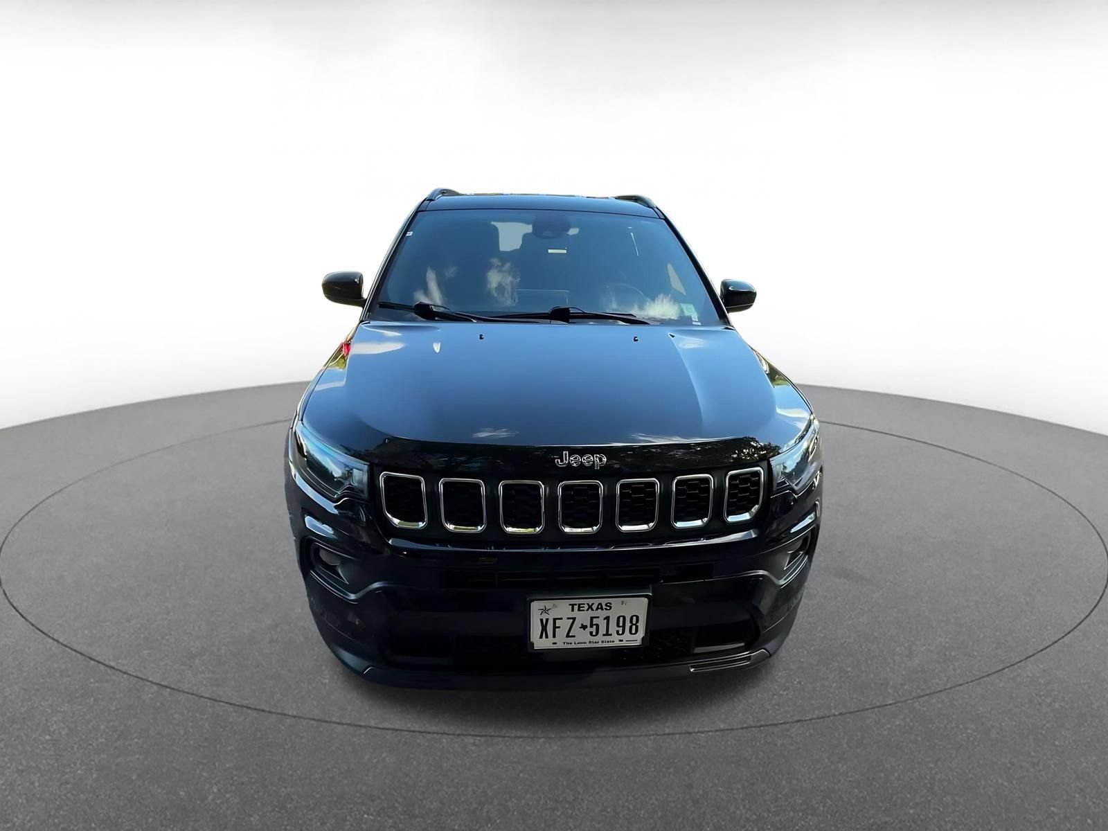 Used 2025 Jeep Compass Latitude AWD/4WD image 4