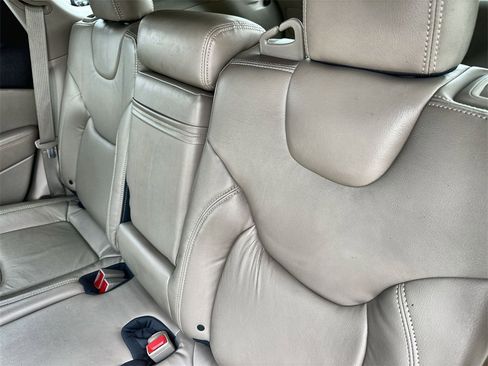 Used 2019 Jeep Cherokee Latitude w/ Popular Appearance Group image 18