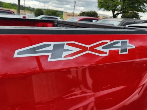 Used 2023 Chevrolet Silverado 1500 LT w/ Leather Package image 5