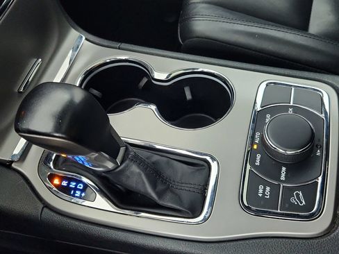 Certified 2022 Jeep Grand Cherokee Limited AWD/4WD image 15