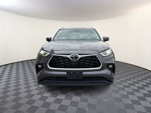 Used 2022 Toyota Highlander XLE image 3