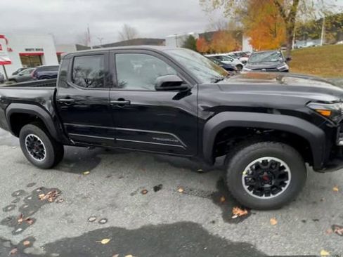New 2025 Toyota Tacoma TRD Off-Road image 9
