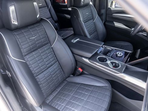 Certified 2025 Cadillac Escalade V AWD/4WD image 33