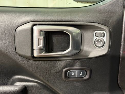 Used 2018 Jeep Wrangler Unlimited Sport S image 15