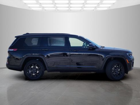 New 2026 Jeep Grand Cherokee L 4WD image 3