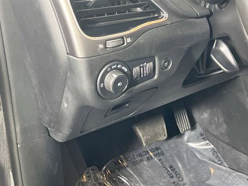 Used 2022 Jeep Cherokee Limited w/ Elite Package image 10