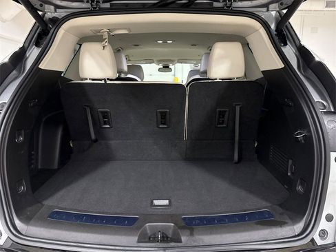 Used 2023 Buick Enclave Essence image 23