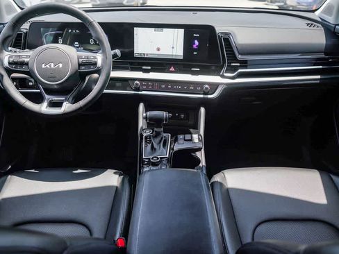 Certified 2025 Kia Sportage EX FWD image 11