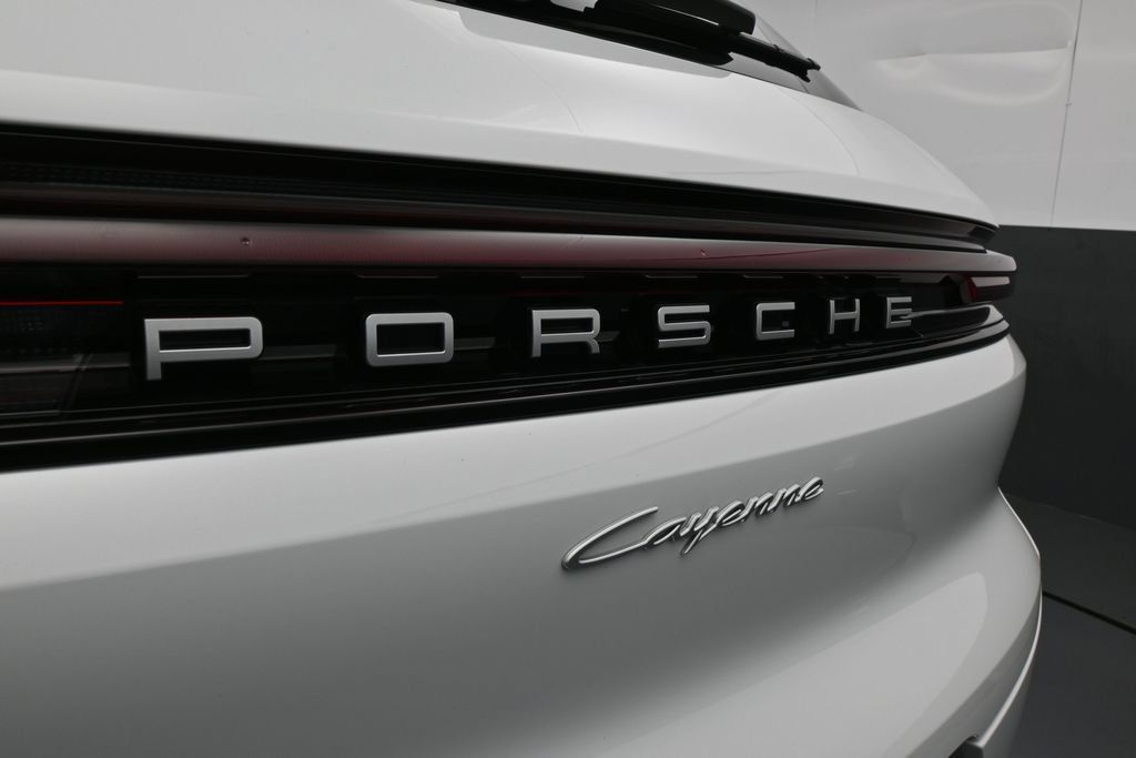 Used 2025 Porsche Cayenne AWD/4WD image 42