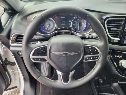 Used 2025 Chrysler Pacifica Select FWD image 25