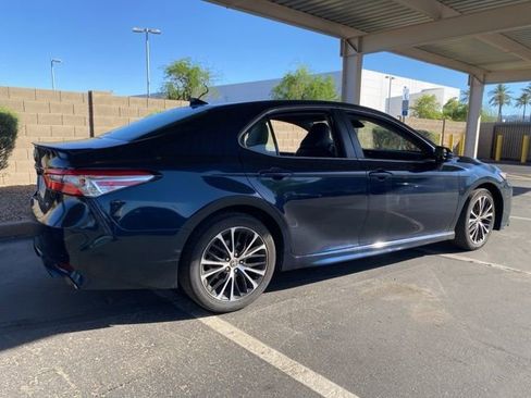 Used 2020 Toyota Camry SE w/ Carpet Mat Package image 3