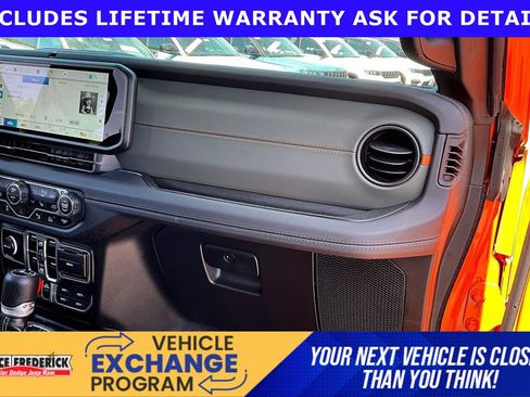 Used 2025 Jeep Gladiator Mojave image 13