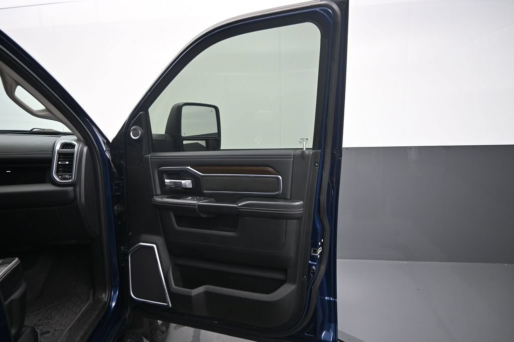 Used 2023 RAM 2500 Laramie AWD/4WD image 18