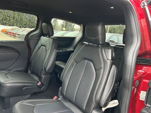 New 2026 Chrysler Pacifica Select image 10