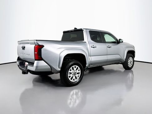 Certified 2025 Toyota Tacoma SR5 AWD/4WD image 7
