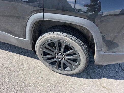 Used 2023 GMC Acadia SLE w/ Driver Convenience Package FWD image 7