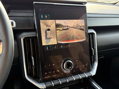 Used 2024 GMC Acadia Elevation w/ Luxury Package image 10