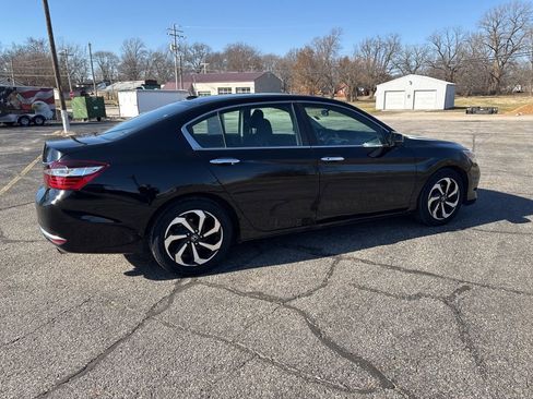 Used 2016 Honda Accord EX image 8