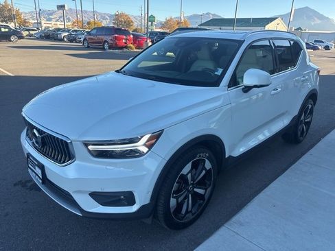 Used 2019 Volvo XC40 T5 Inscription image 3