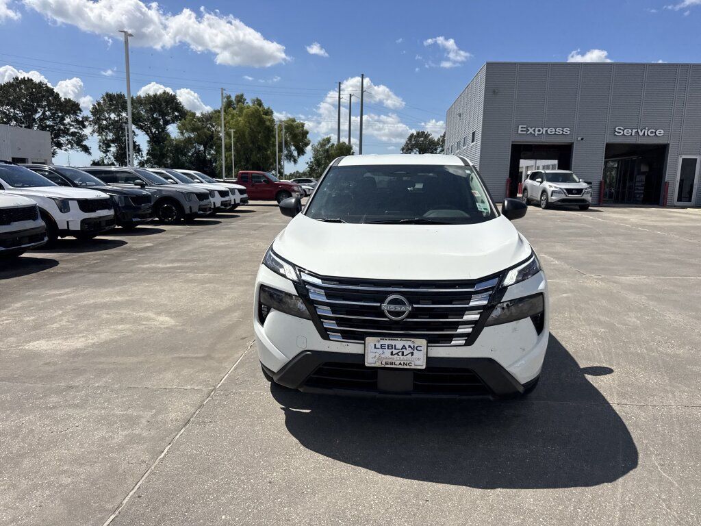 Used 2025 Nissan Rogue S FWD image 3