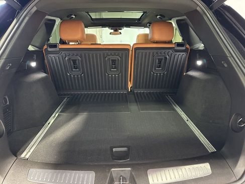 Used 2022 Cadillac XT5 Premium Luxury w/ LPO, Floor Liner Package AWD/4WD image 36