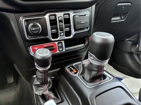 Used 2023 Jeep Gladiator Rubicon w/ LED Lighting Group AWD/4WD image 21